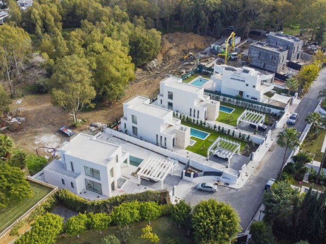 Villa avec 6 Chambres  à New Golden Mile