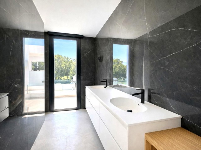 6 Bedrooms Villa in Atalaya