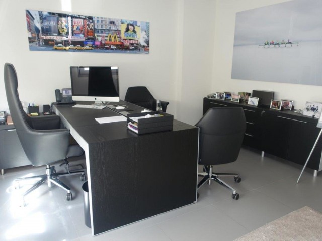 Commercial avec 0 Chambres  à Puerto Banús