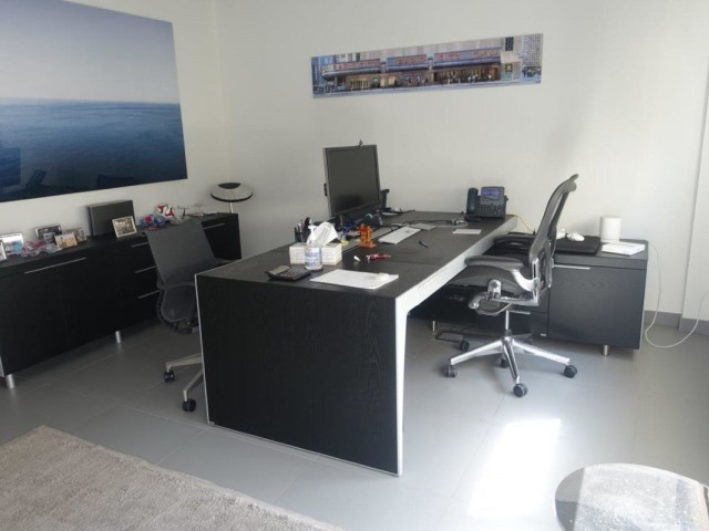 Commercial avec 0 Chambres  à Puerto Banús