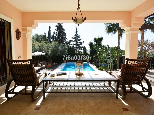 Villa con 5 Dormitorios  en Nueva Andalucía