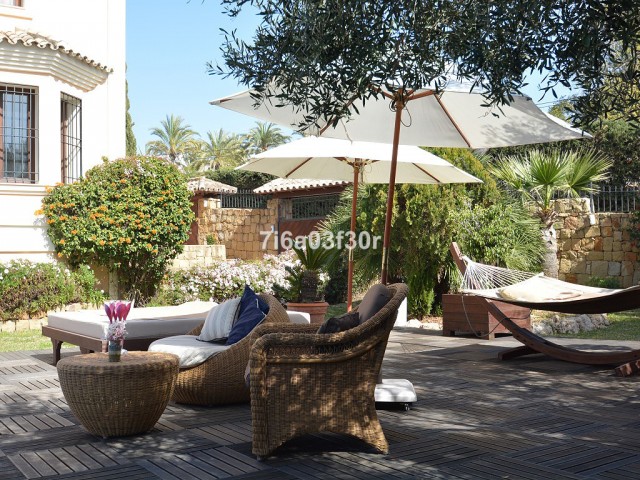 Villa con 5 Dormitorios  en Nueva Andalucía