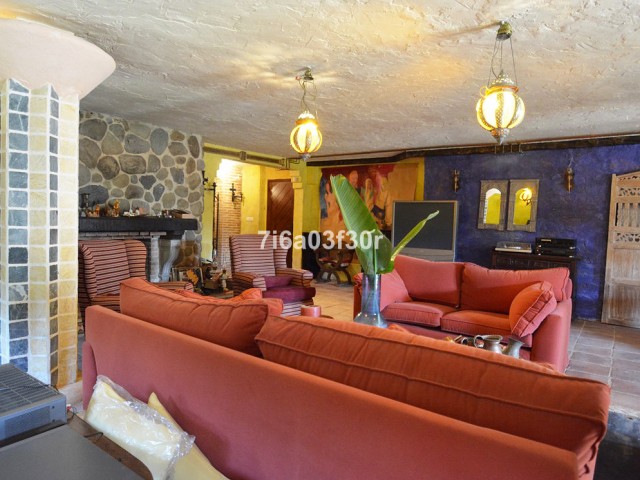 Villa con 5 Dormitorios  en Nueva Andalucía