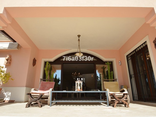 Villa con 5 Dormitorios  en Nueva Andalucía