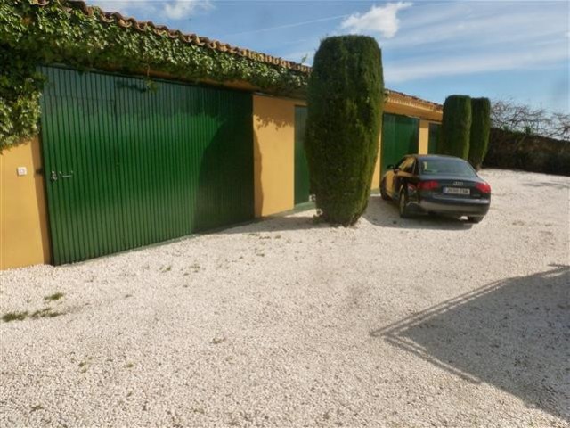 6 Bedrooms Villa in Estepona