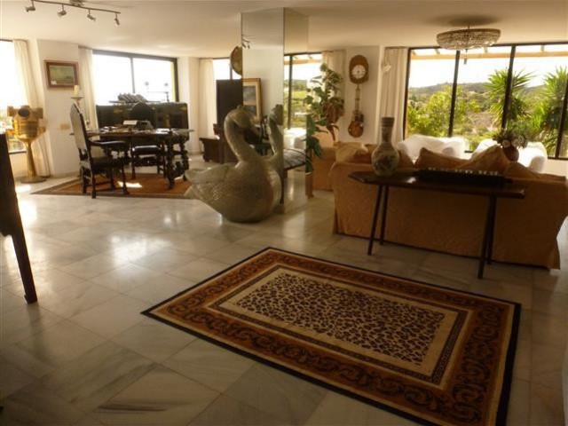 6 Bedrooms Villa in Estepona