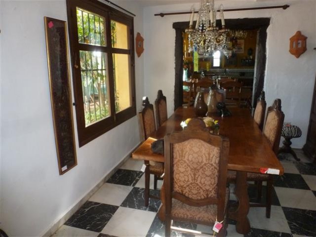 6 Bedrooms Villa in Estepona