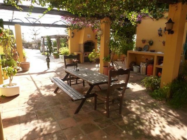 6 Bedrooms Villa in Estepona