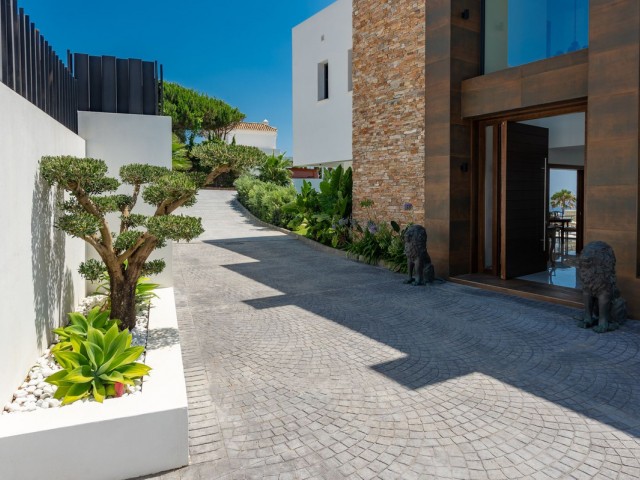 4 Bedrooms Villa in Manilva