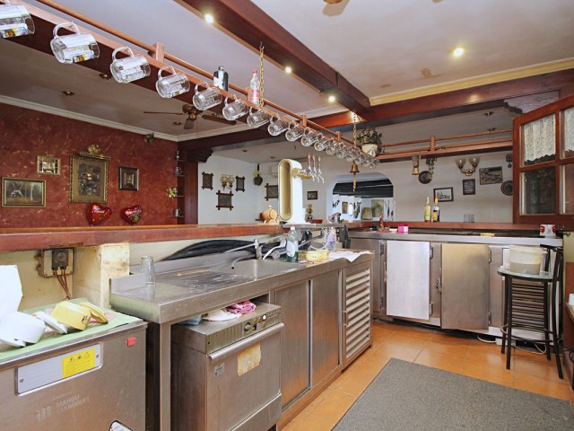 Commercial avec 0 Chambres  à Marbesa