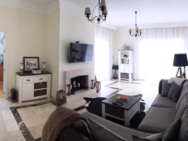 3 Bedrooms Apartment in Nueva Andalucía