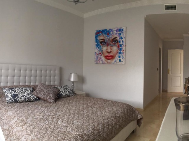 3 Bedrooms Apartment in Nueva Andalucía