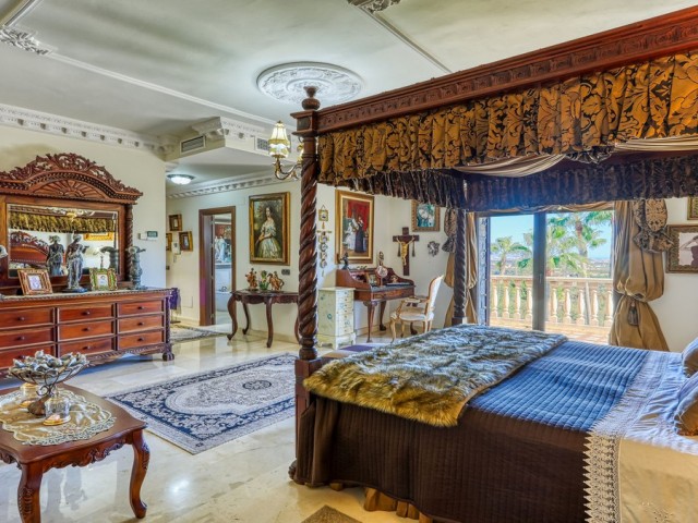 Villa avec 8 Chambres  à Alhaurín de la Torre