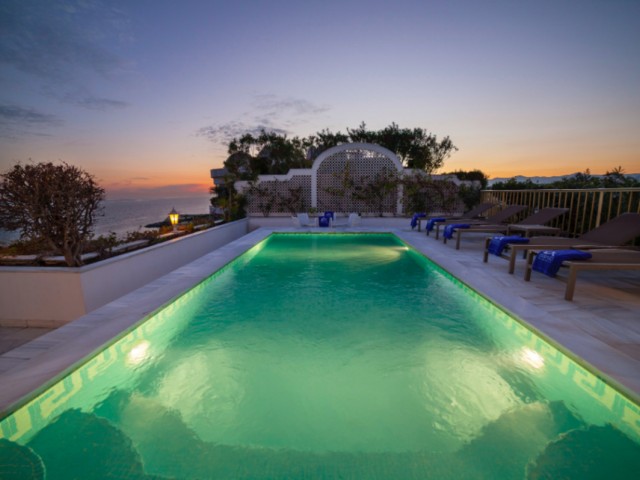 Penthouse avec 8 Chambres  à Puerto Banús