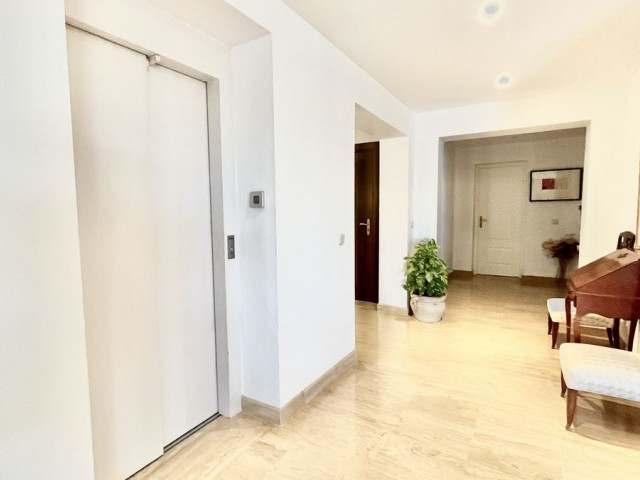 Penthouse avec 2 Chambres  à Río Real