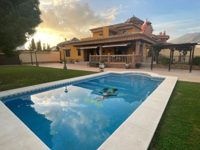 Villa avec 4 Chambres  à Mijas Costa