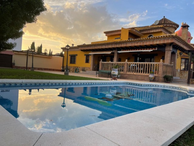 Villa avec 4 Chambres  à Mijas Costa
