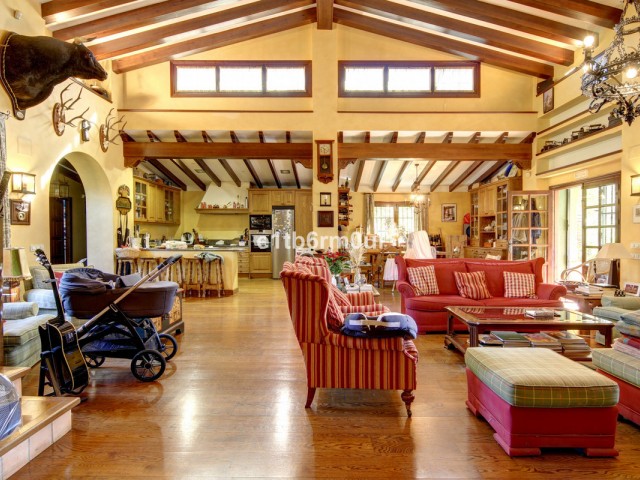Villa avec 5 Chambres  à Ojén