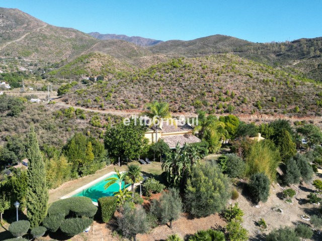 Villa avec 5 Chambres  à Ojén