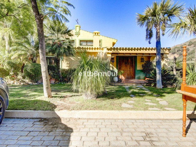 Villa avec 5 Chambres  à Ojén