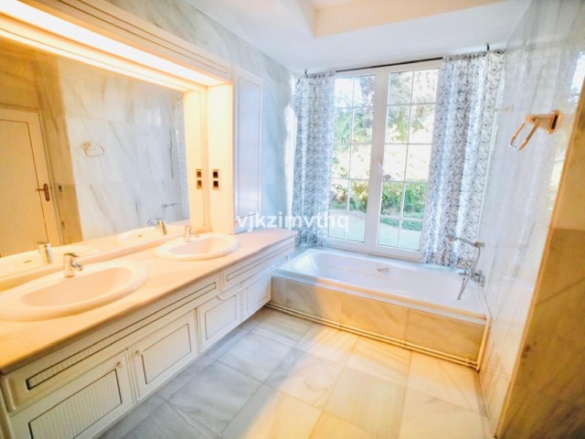 6 Schlafzimmer Villa in Benalmadena Pueblo