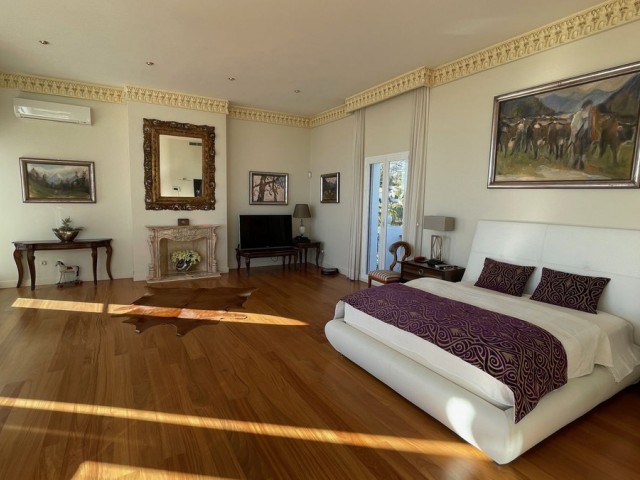 5 Bedrooms Villa in Mijas