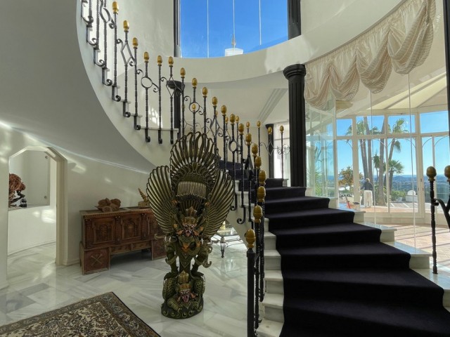 5 Bedrooms Villa in Mijas