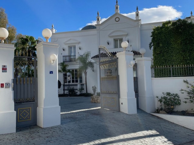 5 Bedrooms Villa in Mijas