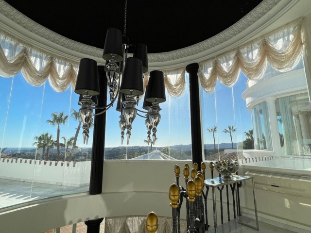 5 Bedrooms Villa in Mijas
