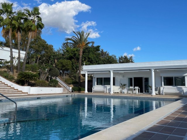5 Bedrooms Villa in Mijas