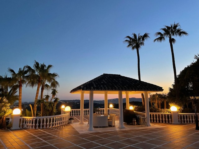 5 Bedrooms Villa in Mijas