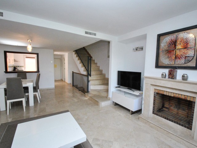 Maison mitoyenne, Cabopino, R4952701