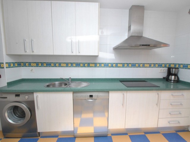 Maison mitoyenne avec 4 Chambres  à Cabopino