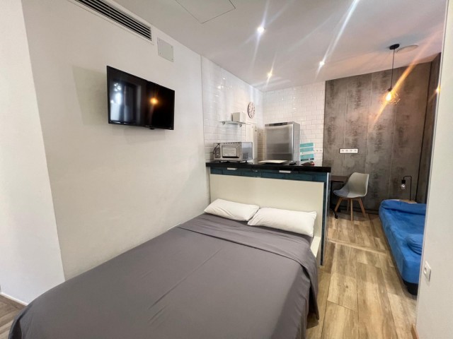 Commercial avec 4 Chambres  à Málaga