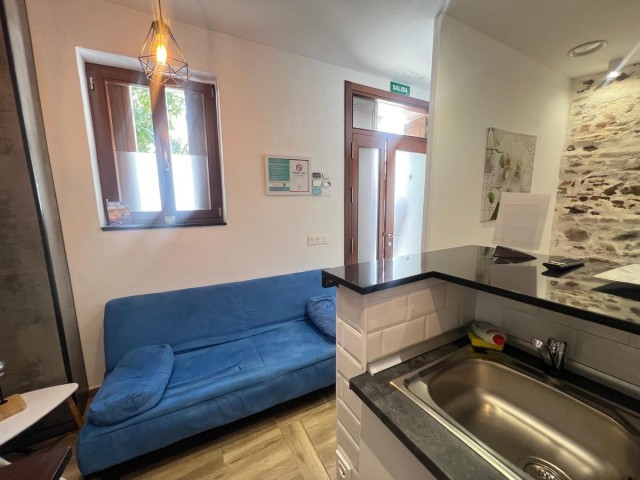 Commercial avec 4 Chambres  à Málaga