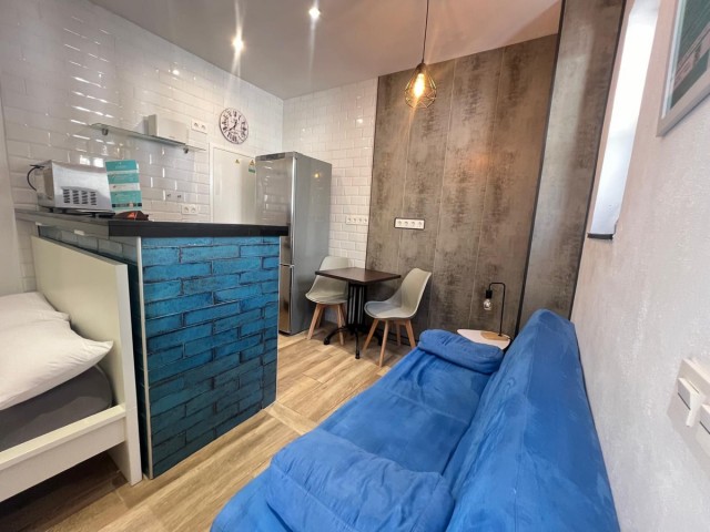 Commercial avec 4 Chambres  à Málaga