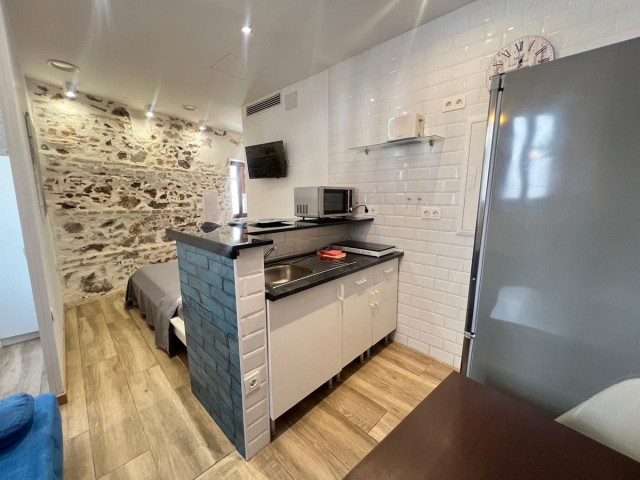 Commercial avec 4 Chambres  à Málaga