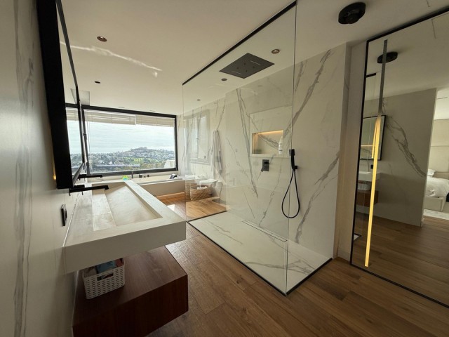 4 Bedrooms Townhouse in Benahavís