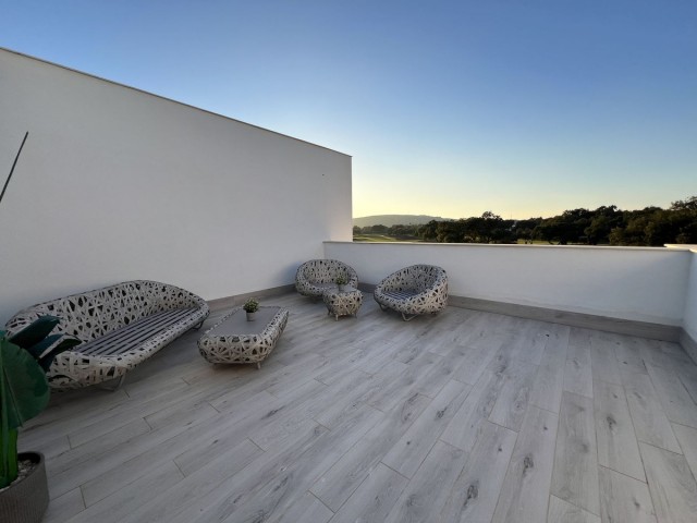 Maison mitoyenne avec 3 Chambres  à San Roque Club