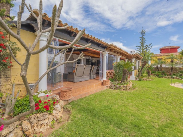 Villa con 3 Dormitorios  en Las Chapas