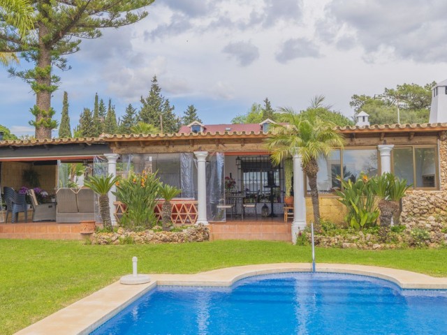 Villa con 3 Dormitorios  en Las Chapas