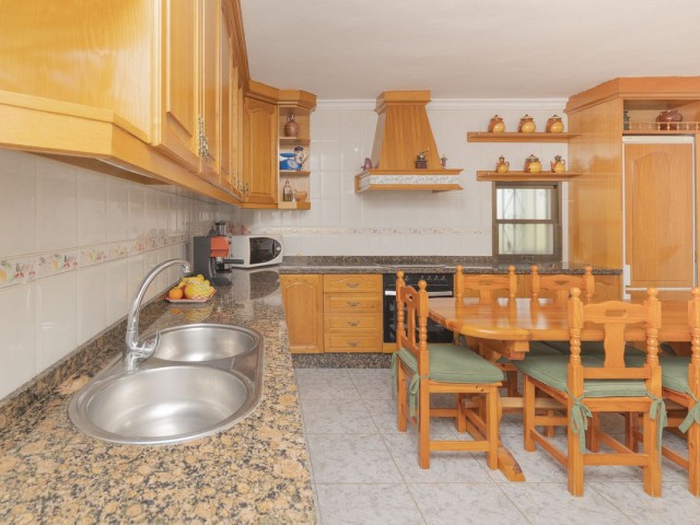Villa con 3 Dormitorios  en Las Chapas
