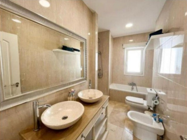 5 Slaapkamer Villa in San Roque
