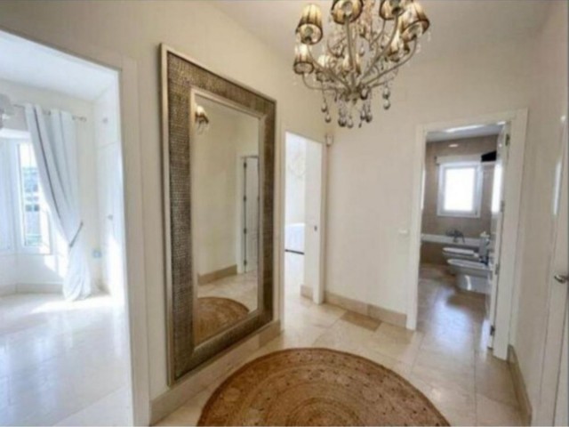 Villa avec 5 Chambres  à San Roque