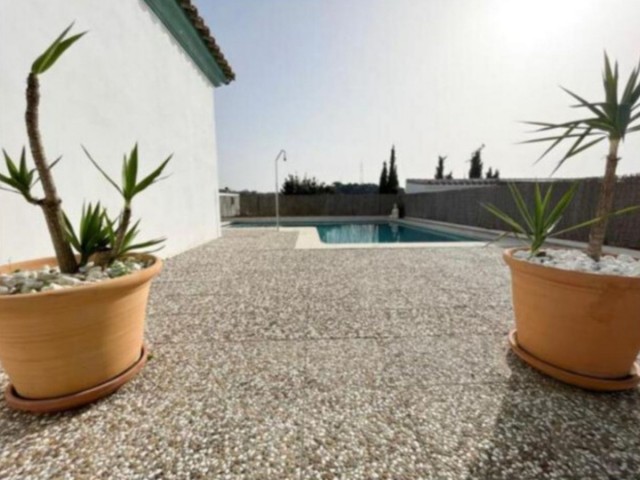 Villa avec 5 Chambres  à San Roque