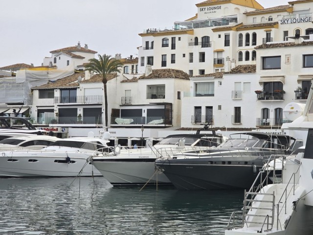 Commercial avec 0 Chambres  à Puerto Banús