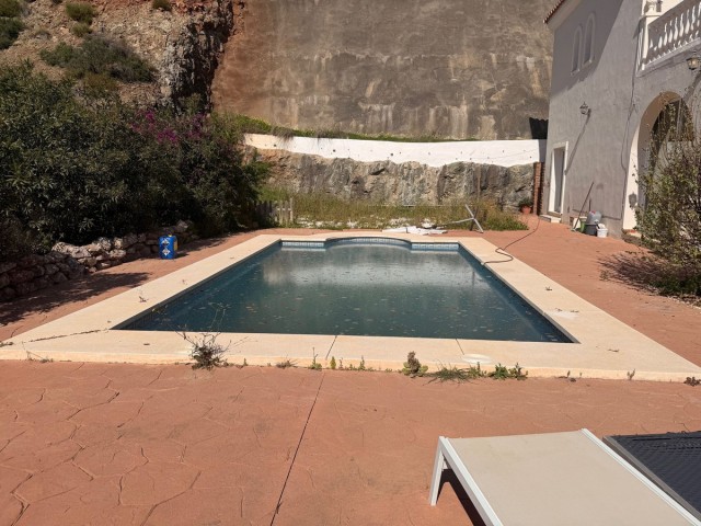 Villa con 4 Dormitorios  en Alhaurín el Grande