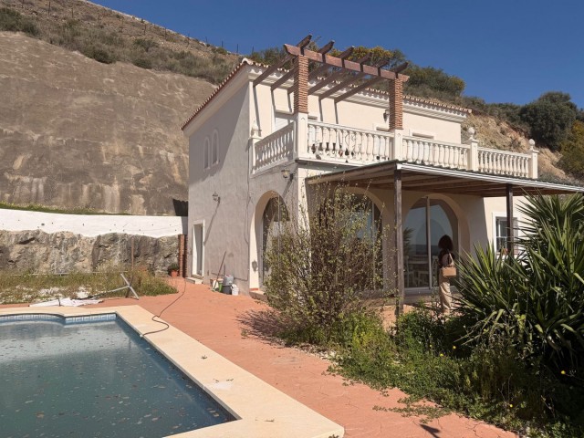 Villa con 4 Dormitorios  en Alhaurín el Grande