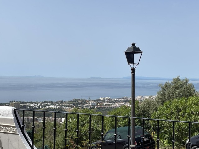 4 Makuuhuoneen Rivitalo Altos de los Monteros