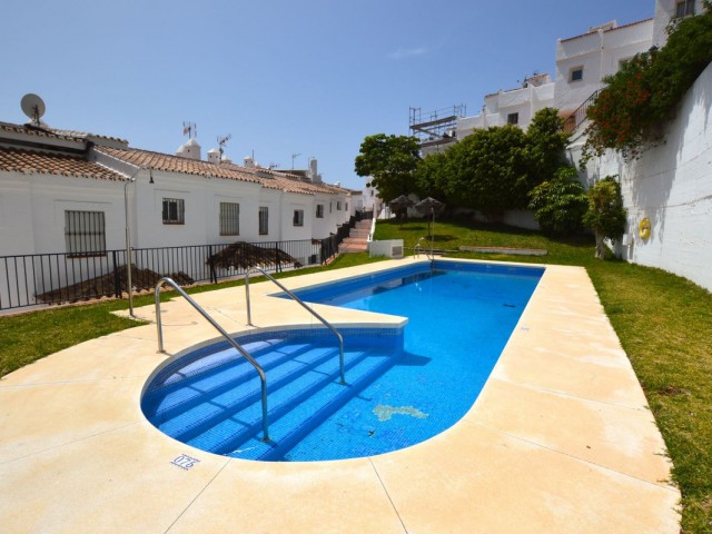 4 Makuuhuoneen Rivitalo Altos de los Monteros